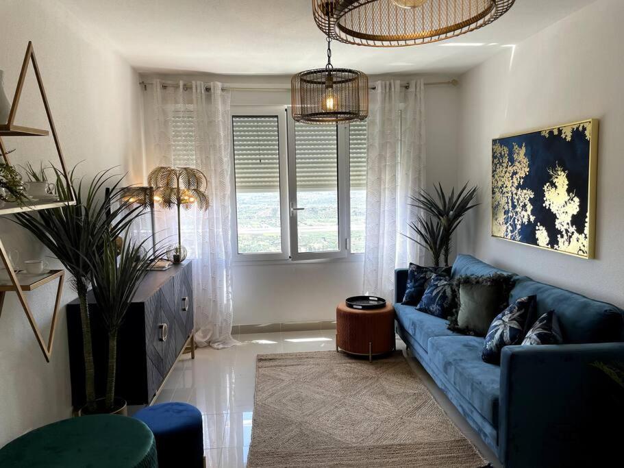 Couples Only, Beautiful 1 Bedroom Apartment In Victoria Building Мохакар Экстерьер фото