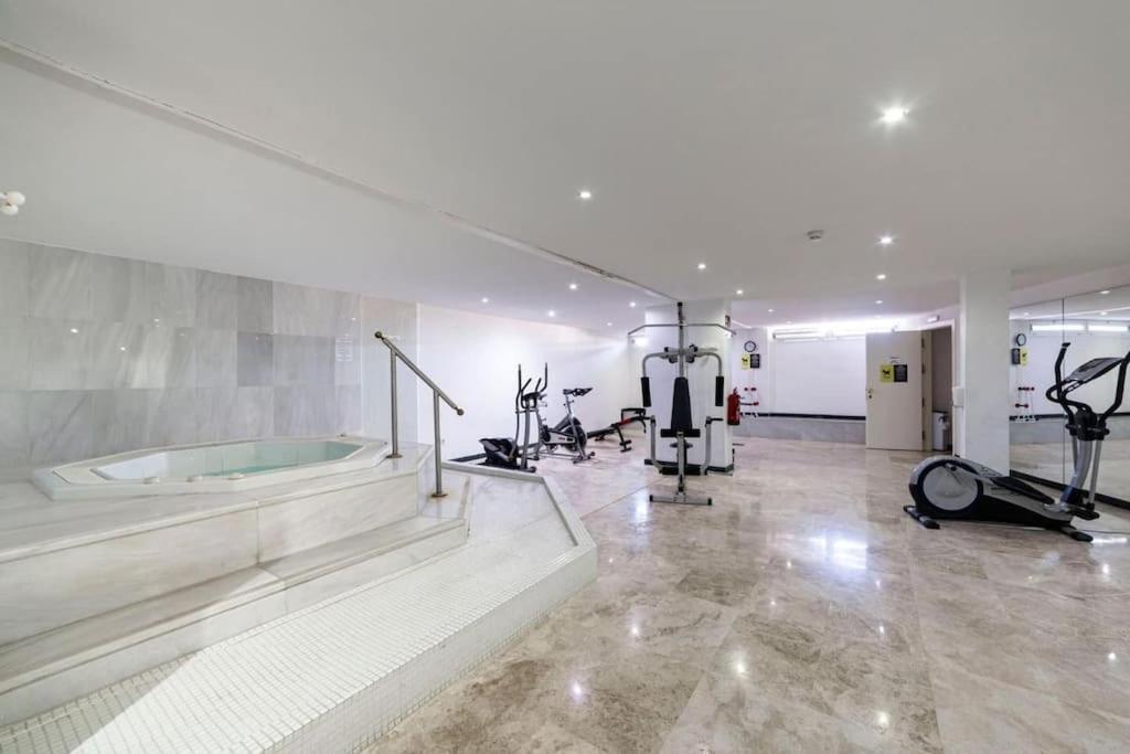 Couples Only, Beautiful 1 Bedroom Apartment In Victoria Building Мохакар Экстерьер фото