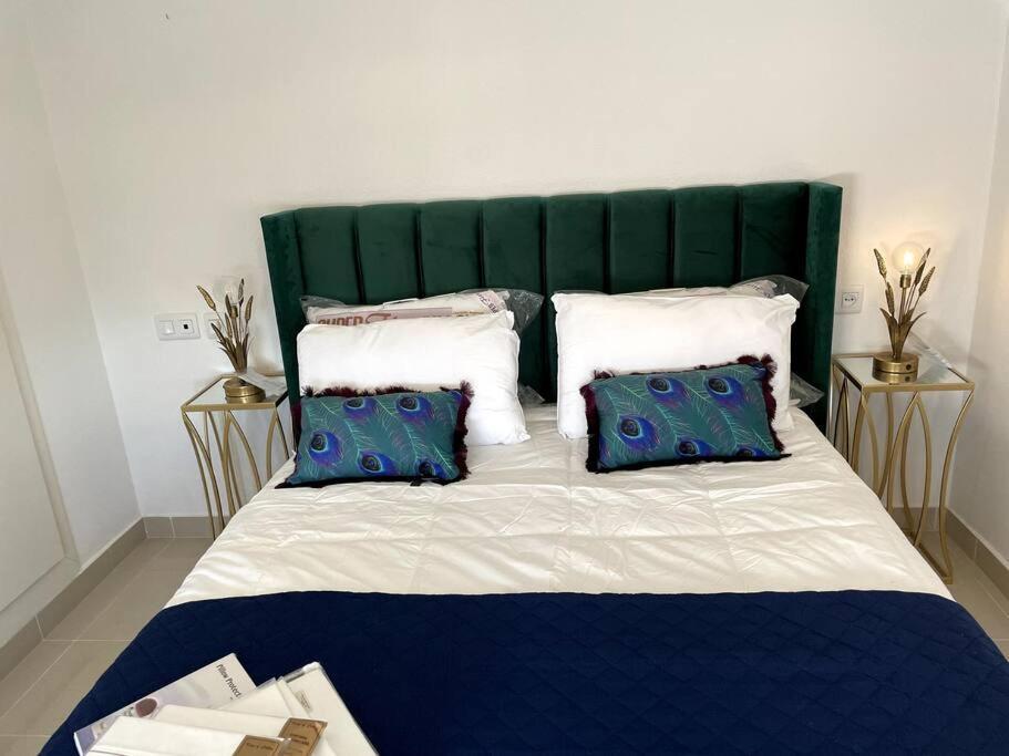 Couples Only, Beautiful 1 Bedroom Apartment In Victoria Building Мохакар Экстерьер фото