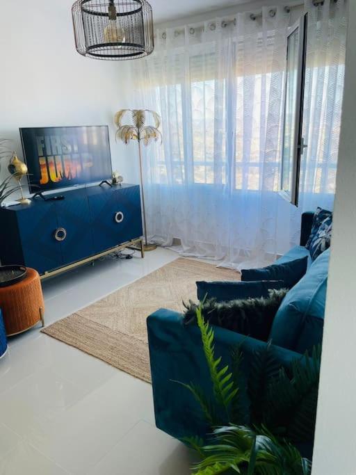 Couples Only, Beautiful 1 Bedroom Apartment In Victoria Building Мохакар Экстерьер фото