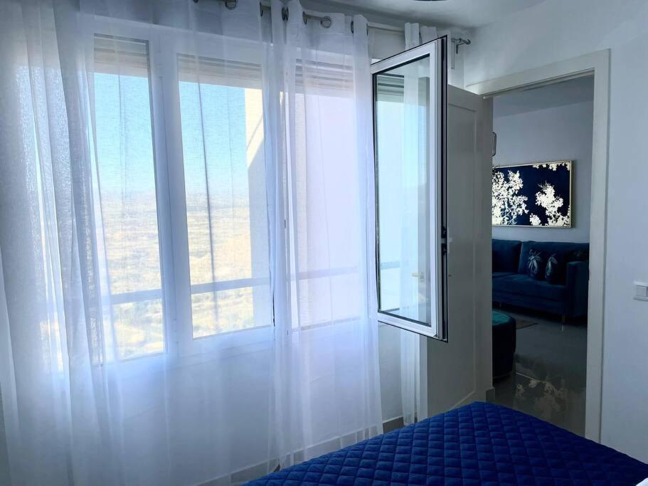 Couples Only, Beautiful 1 Bedroom Apartment In Victoria Building Мохакар Экстерьер фото