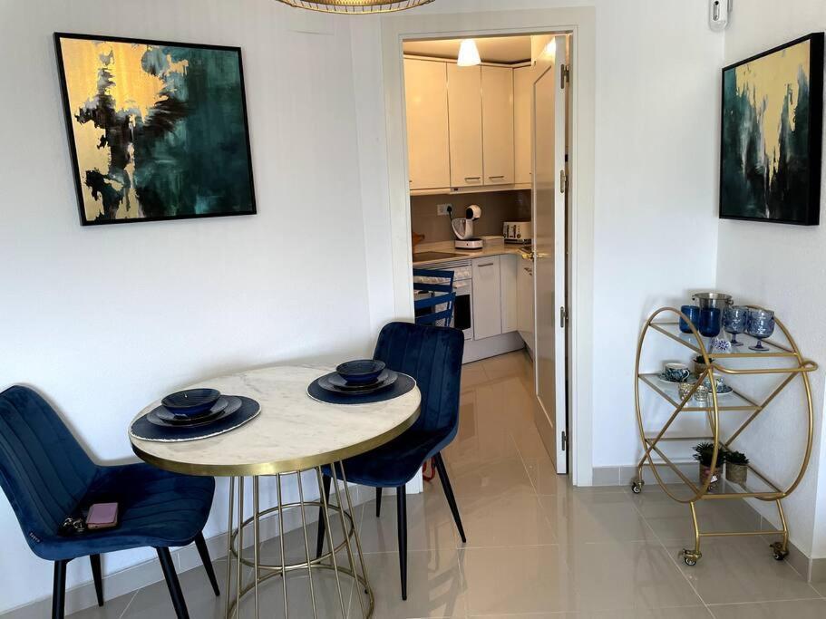 Couples Only, Beautiful 1 Bedroom Apartment In Victoria Building Мохакар Экстерьер фото