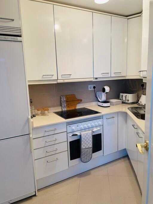 Couples Only, Beautiful 1 Bedroom Apartment In Victoria Building Мохакар Экстерьер фото